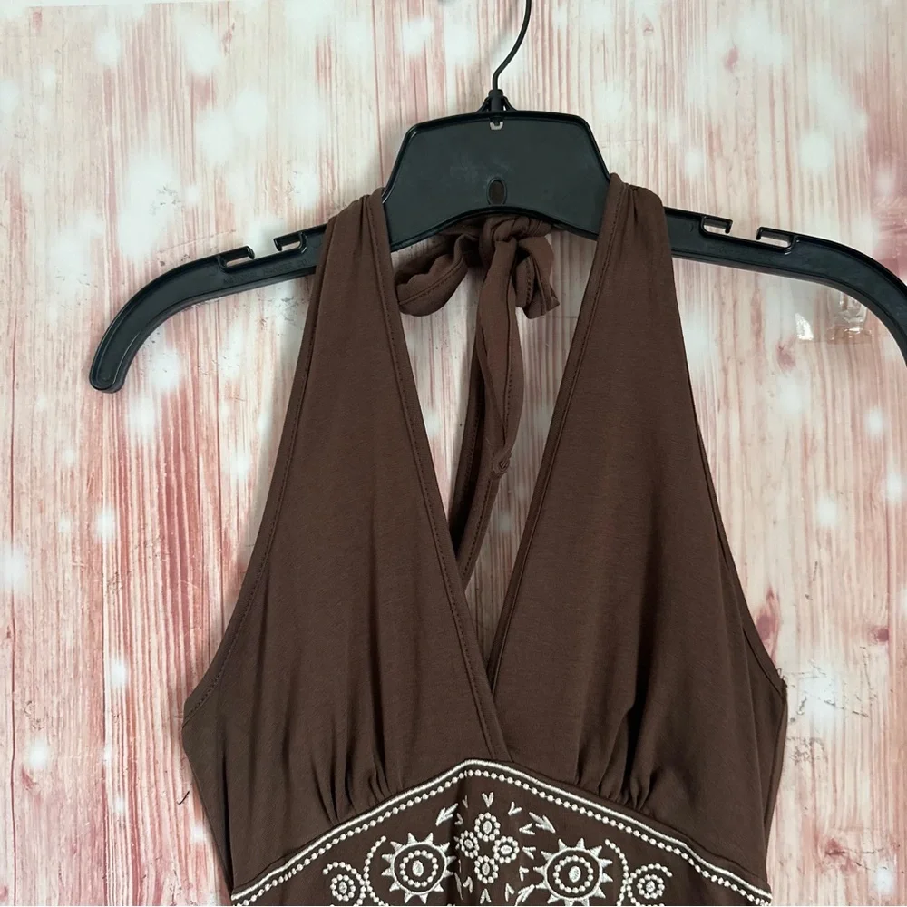 Romwe Brown The White Lotus Embroidered Tiered Hem Halter Mini Dress Sz XS - Picture 4 of 11